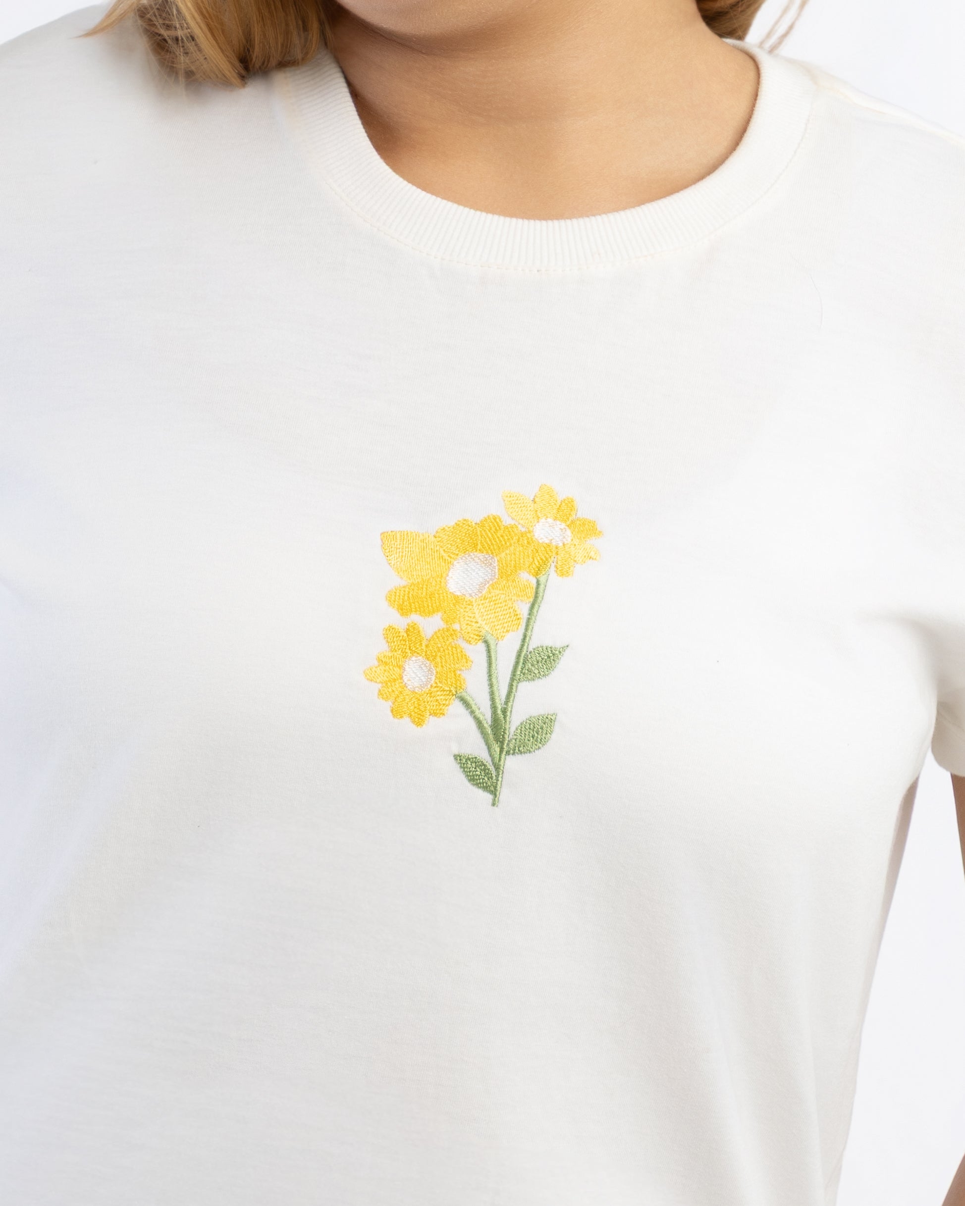 T-Shirt Bordada - Pérola